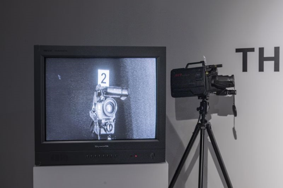 Installation view of Takahiko Iimura’s This is A Camera Which Shoots This, 1980. Image courtesy of OCAT Shanghai.
